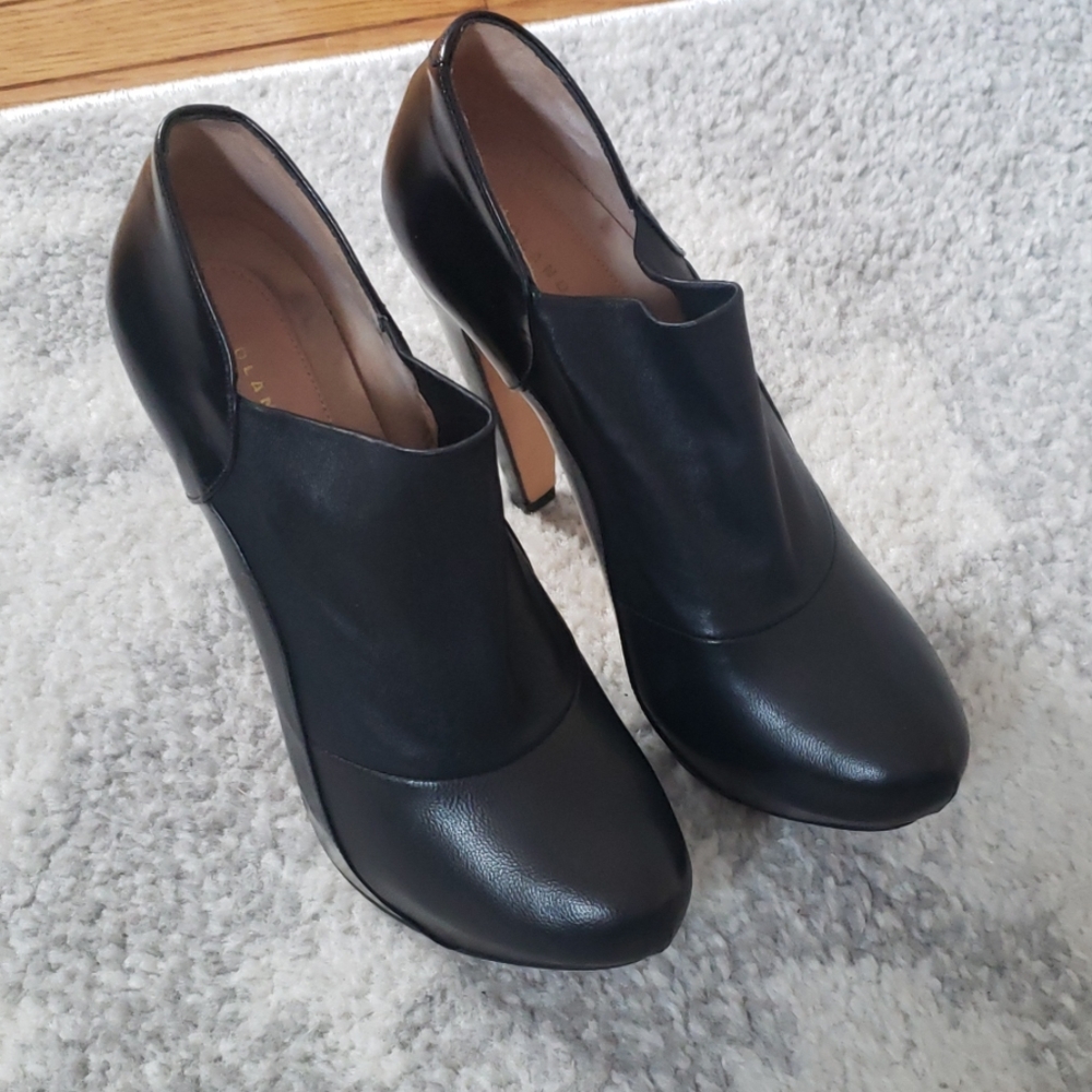 Roland Mouret  black leather Bootie
